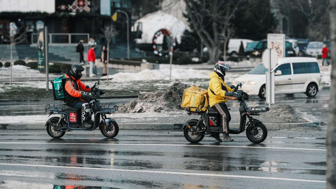 why-choose-us two-delivery-drivers-on-scooters-on-a-wet-street-2mmtzmefnjq